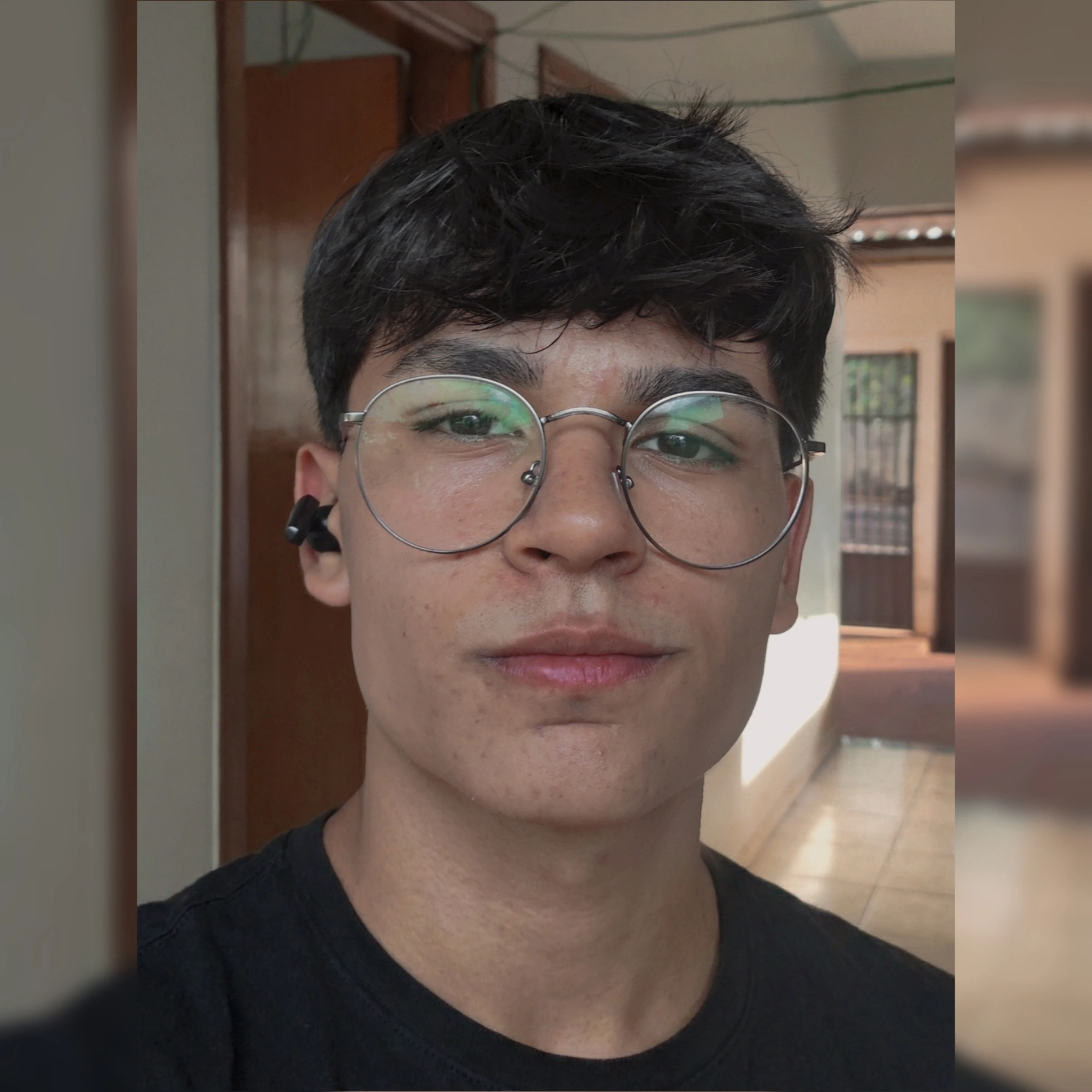 Foto JPGurgel com metade do rosto com a mascara do homem aranha